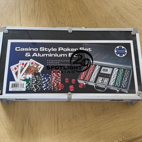 Casino Poker Set with Aluminum Case. Brand New